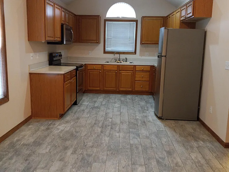 2104 E 26th Ter — Photo 11