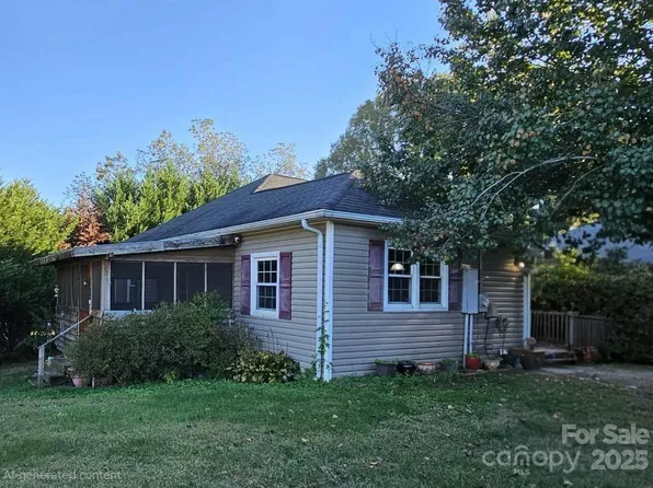 1884 Hilltop Cir, Gastonia, NC 28054