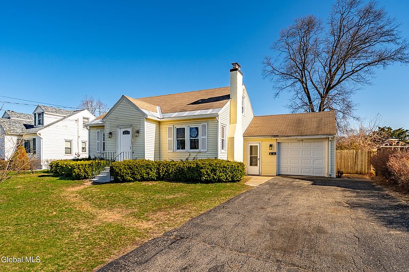 3rd image of 2088 Caldicott Road