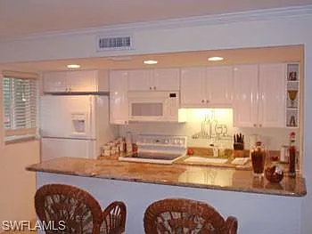 1 bed, 1.0 bath, 600 sqft, $6,000 — Photo 2