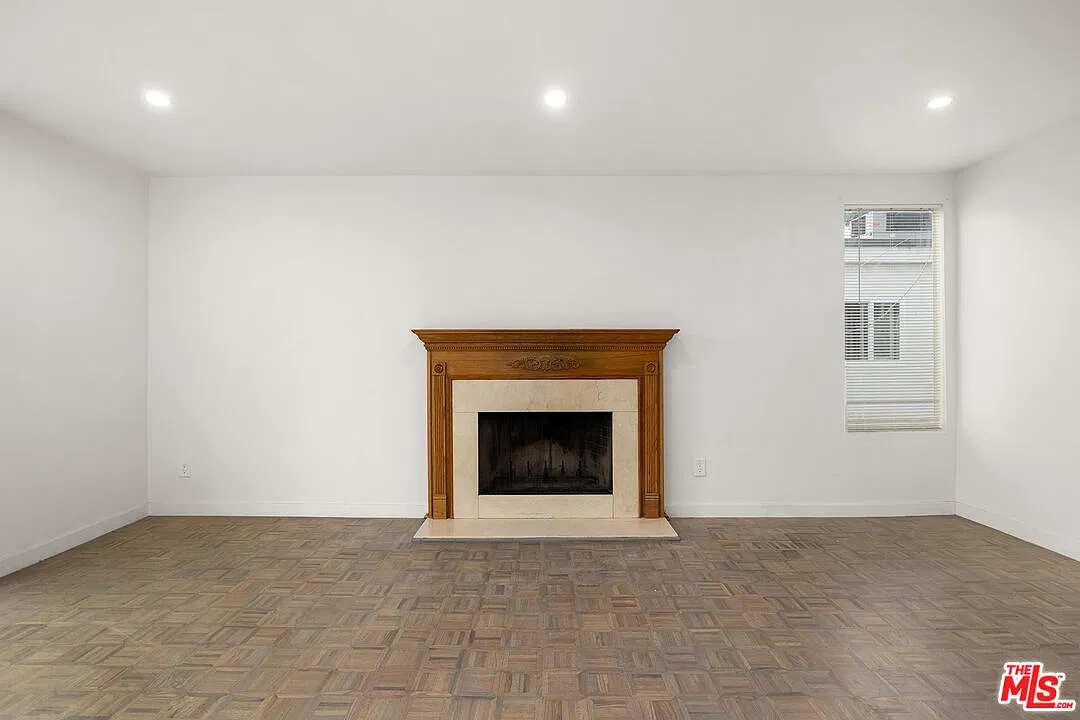 3 bed, 2.0 bath, 1300 sqft, $3,295 — Photo 3
