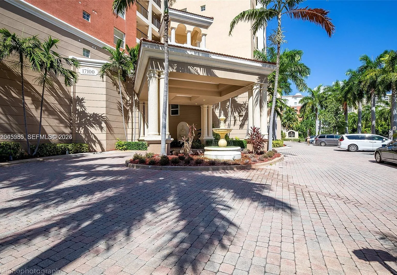 Porto Bellagio Condo — Photo 4