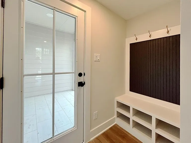 1806 Line St — Photo 20