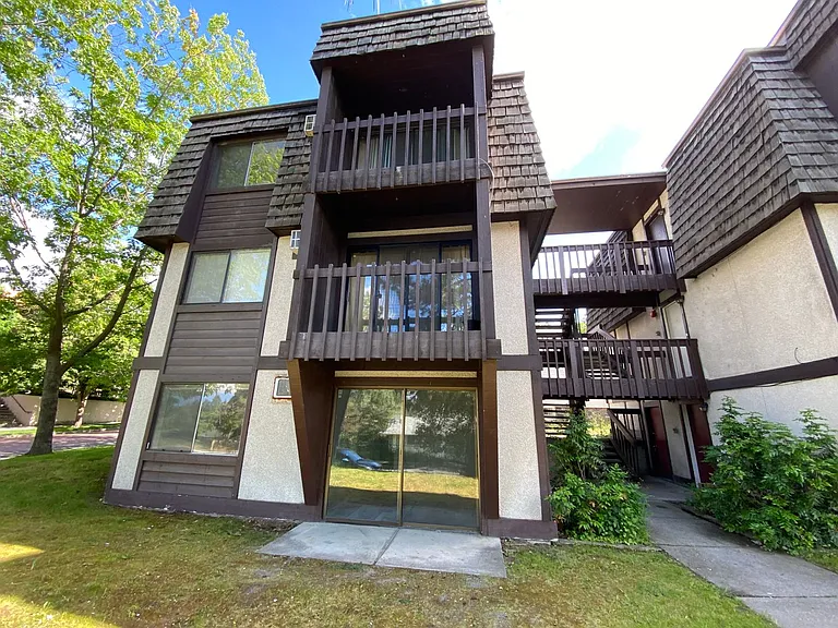 702 S Oak St — Photo 14