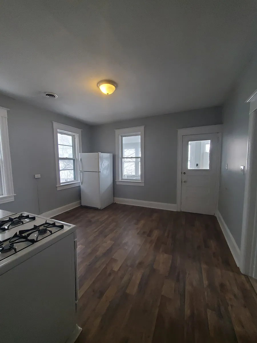 Building Photo - 116 4th St #2