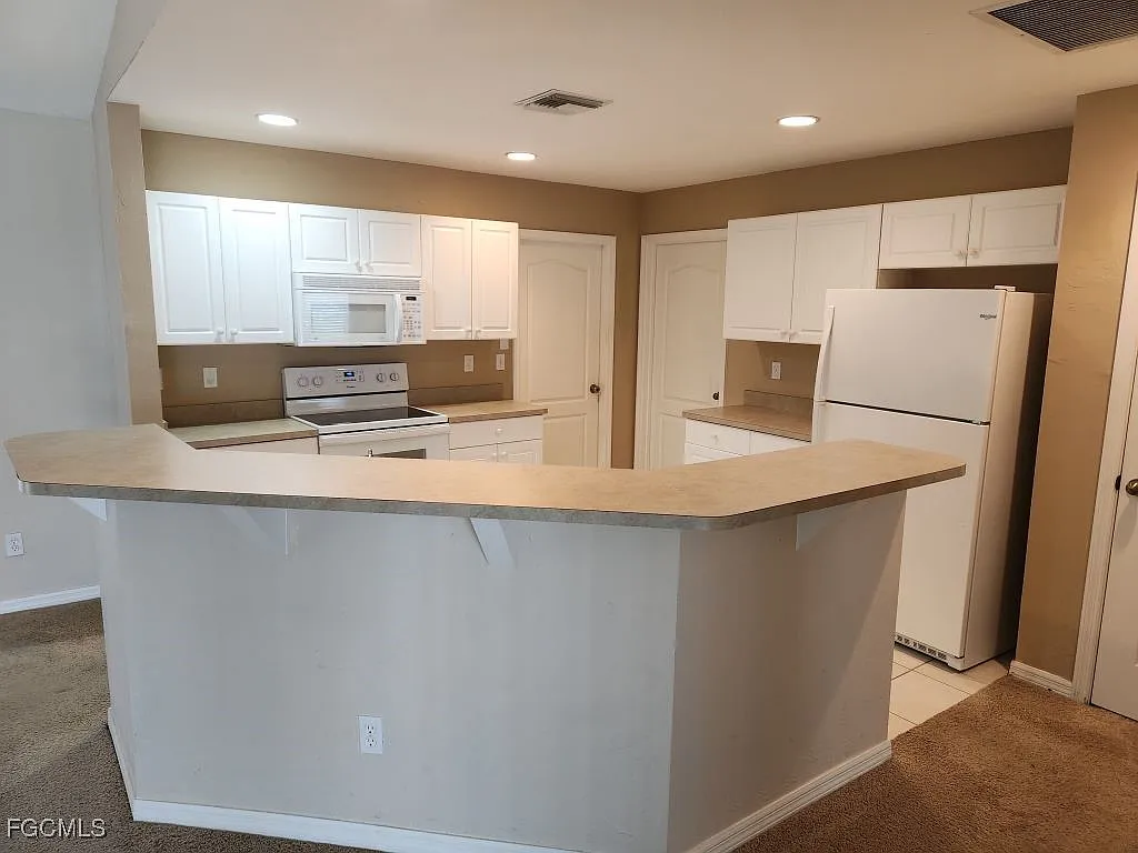 3 bed, 2.0 bath, 1408 sqft, $1,995 — Photo 2