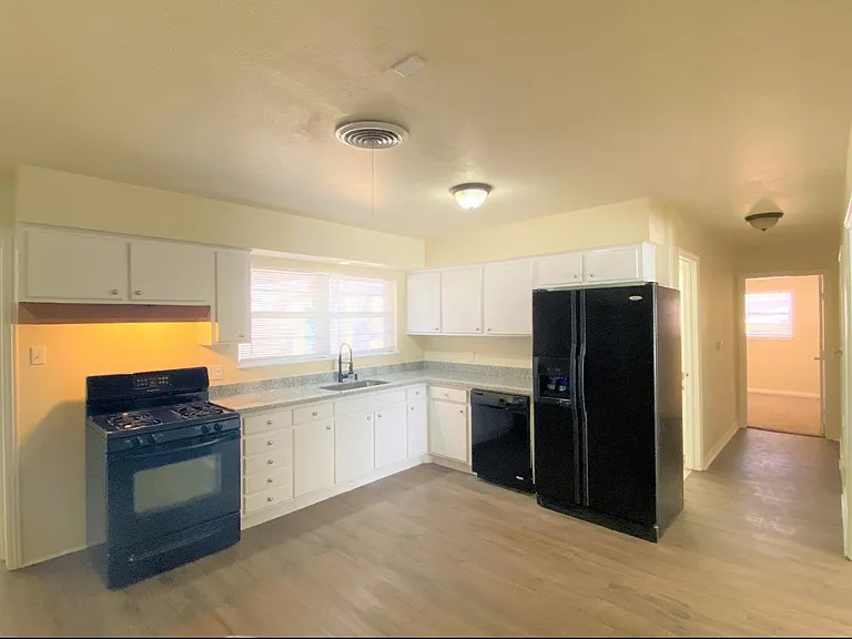 4908 43rd St — Photo 5