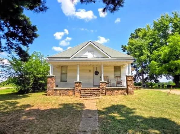 700 S Adams St, Charleston, AR 72933
