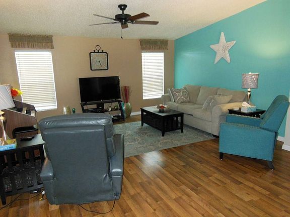 3rd image of 4659 Arlington Park Dr