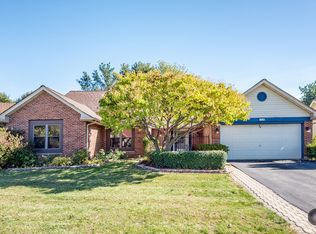 880 Wheatland Ln, Aurora, IL 60504