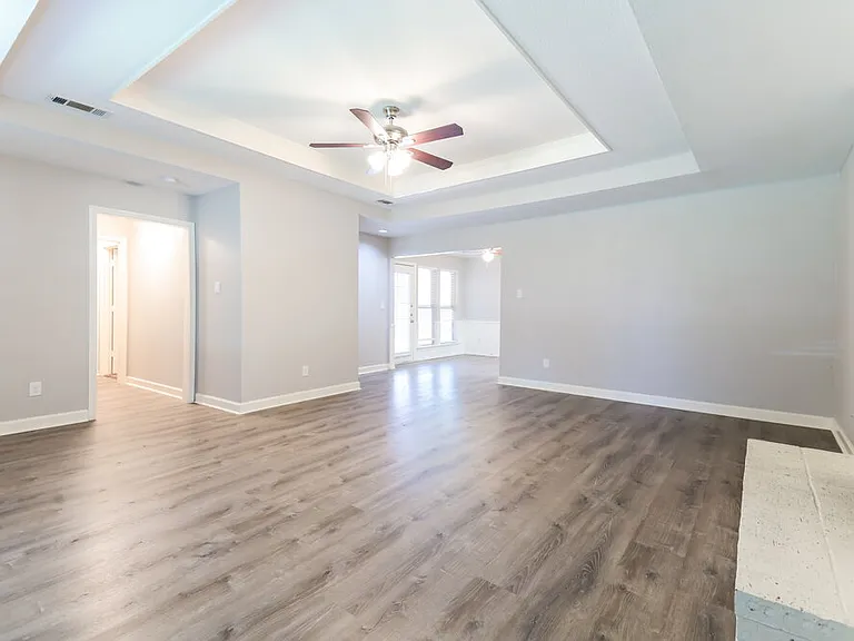 405 W Marble St — Photo 5