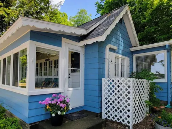 4497 S Shore Dr, Whitehall, MI 49461