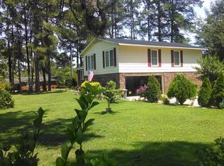 624 E Ridge St, Rose Hill, NC 28458