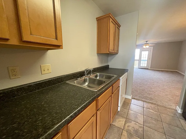 240 Toni Ln #D — Photo 9