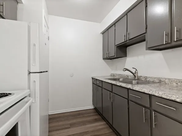 Cove On 13 - Roseville, MI