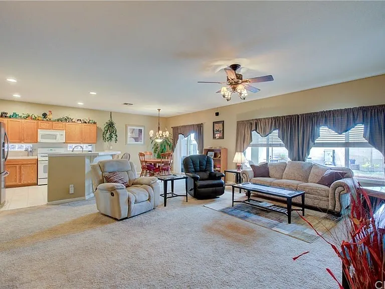 1411 Esplanade Dr — Photo 4