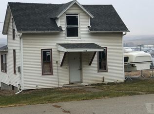 523 N 10th St, Denison, IA 51442