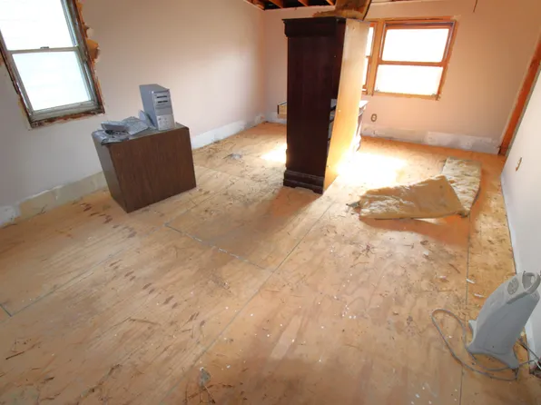 1133 Stonewall Lane image 2 of 18