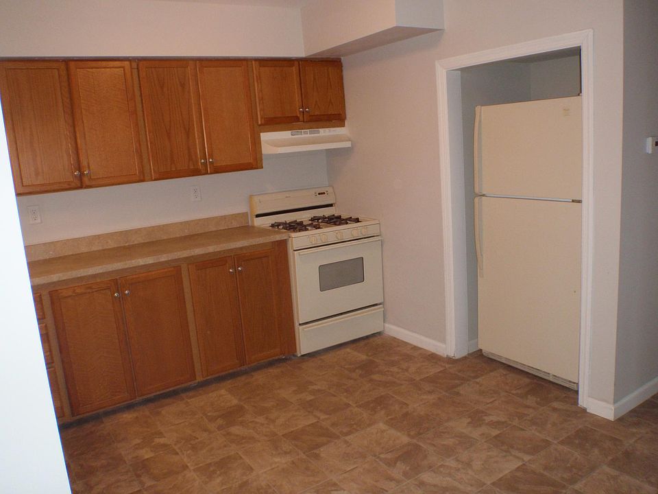 2nd image of 61A Lincoln St