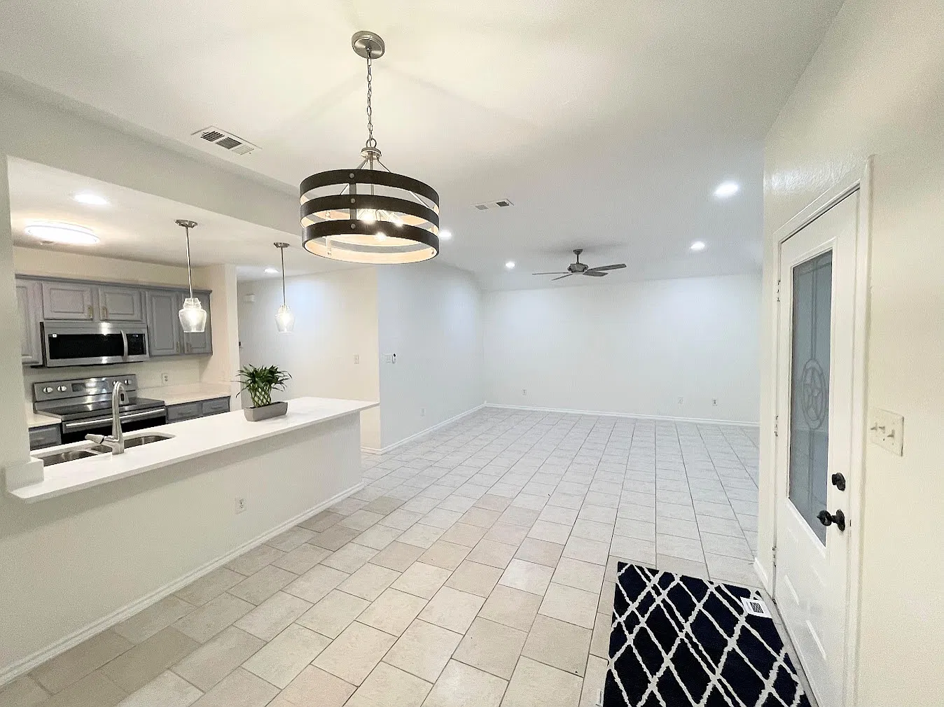 3 bed, 1393 sqft, $2,095 — Photo 4