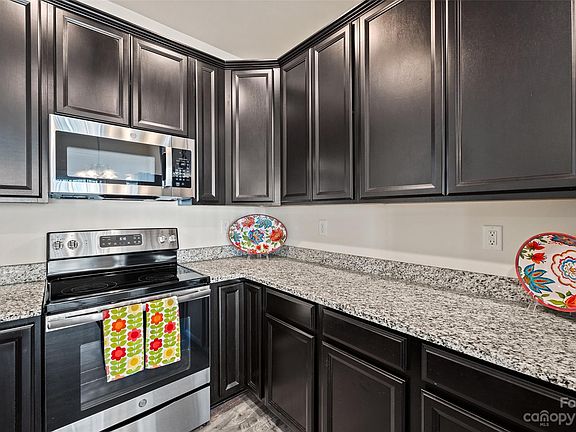 4th image of 12224 Whiteside Dr