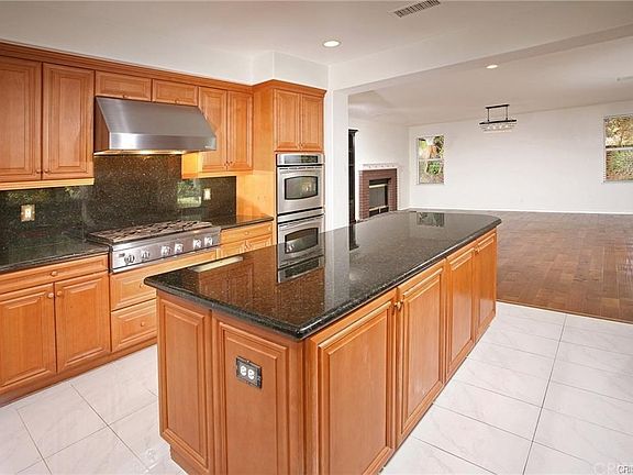 3rd image of 29318 Madeira Ln