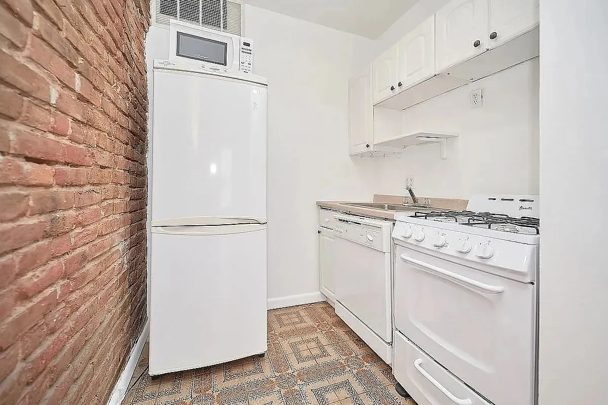 241 West 24th Street — Photo 3
