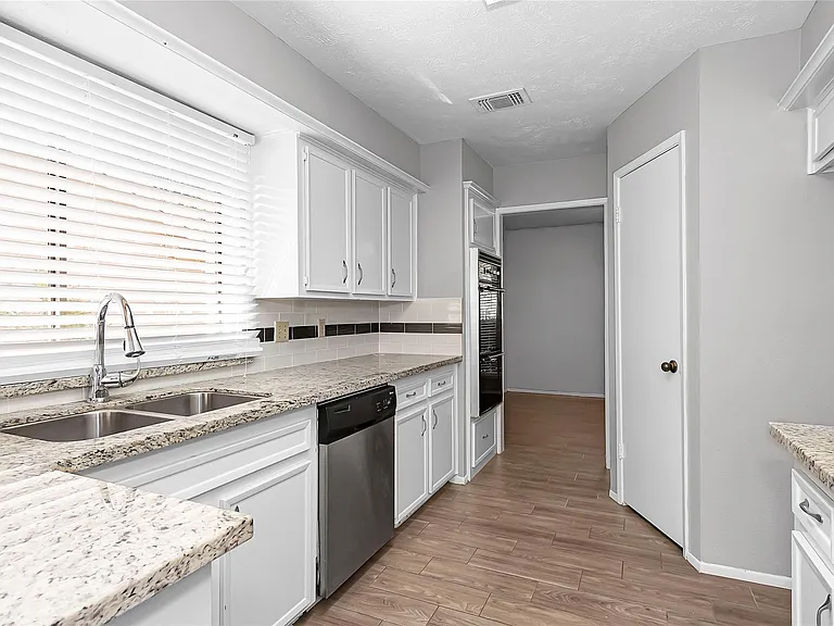 2710 Green Fields Dr — Photo 8