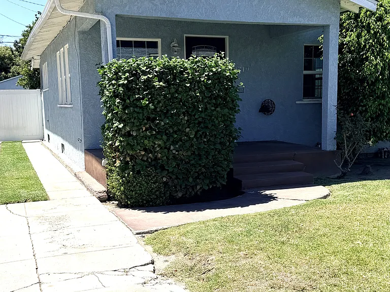 9719 Mallison Ave — Photo 2