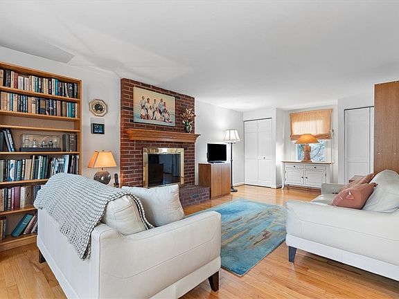 3rd image of 2368 Weston Dr