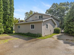 816 Arhana Crest Dr, Middleville, MI 49333
