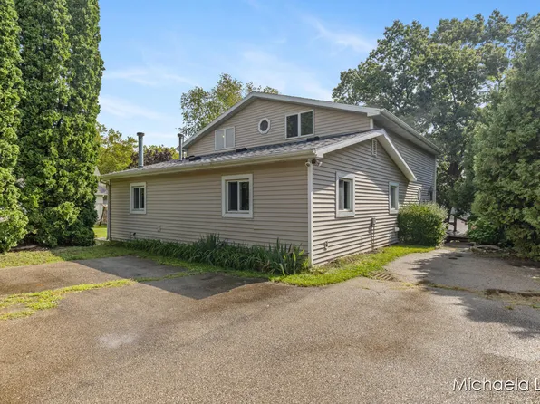 816 Arhana Crest Dr, Middleville, MI 49333