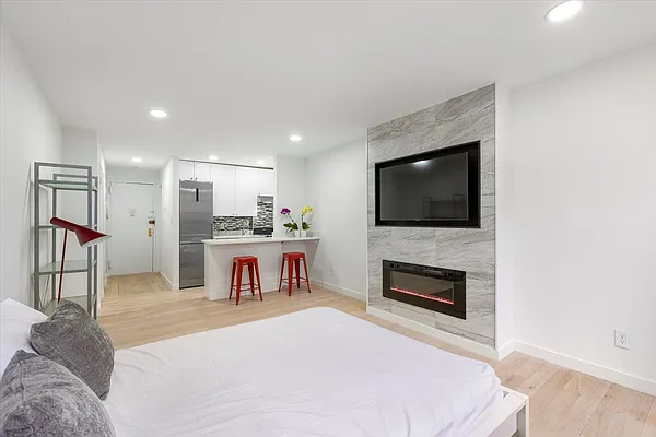 Rented by Edward Seisdedos, LREB | media 20