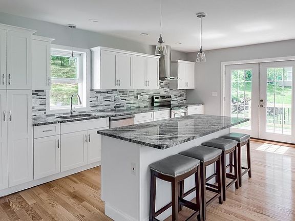 3rd image of 31 Forest Ave