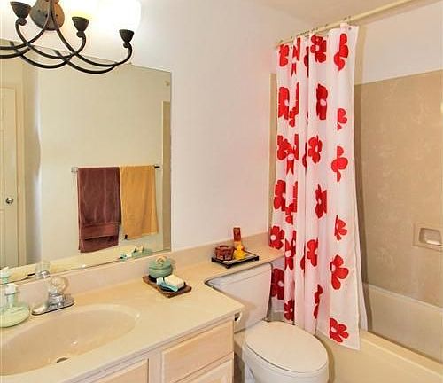 5th image of 550 S Van Ness Ave APT 208