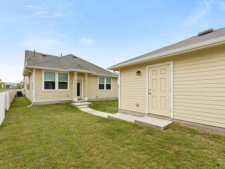 308 Catalina Dr — Photo 17