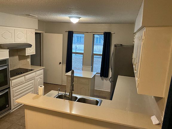 4th image of 2805 Teakwood Ln