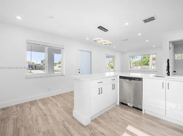 2871 NW 7th Ct, Pompano Beach, FL 33311