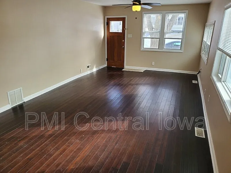 2 bed, 1.0 bath, 677 sqft, $1,180 — Photo 2