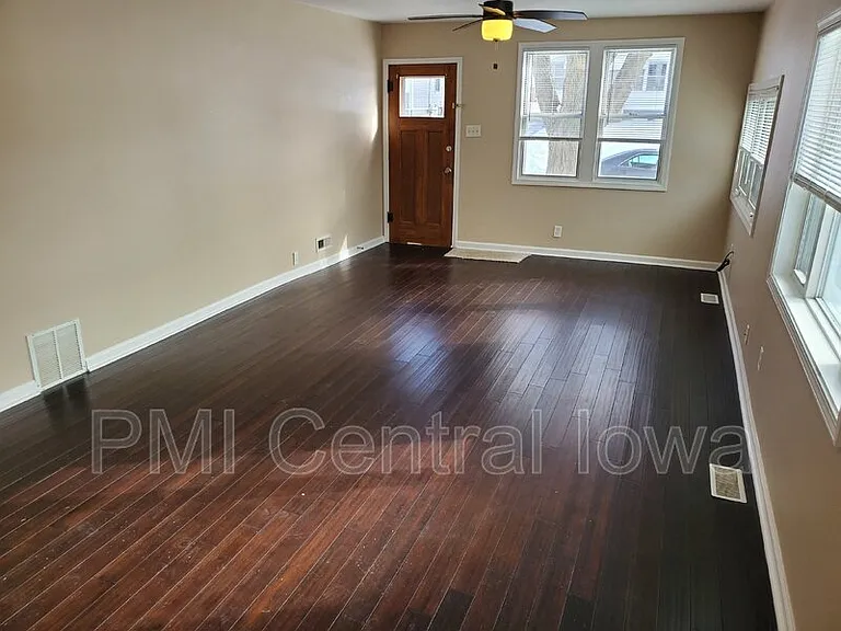 3216 1st St — Photo 2