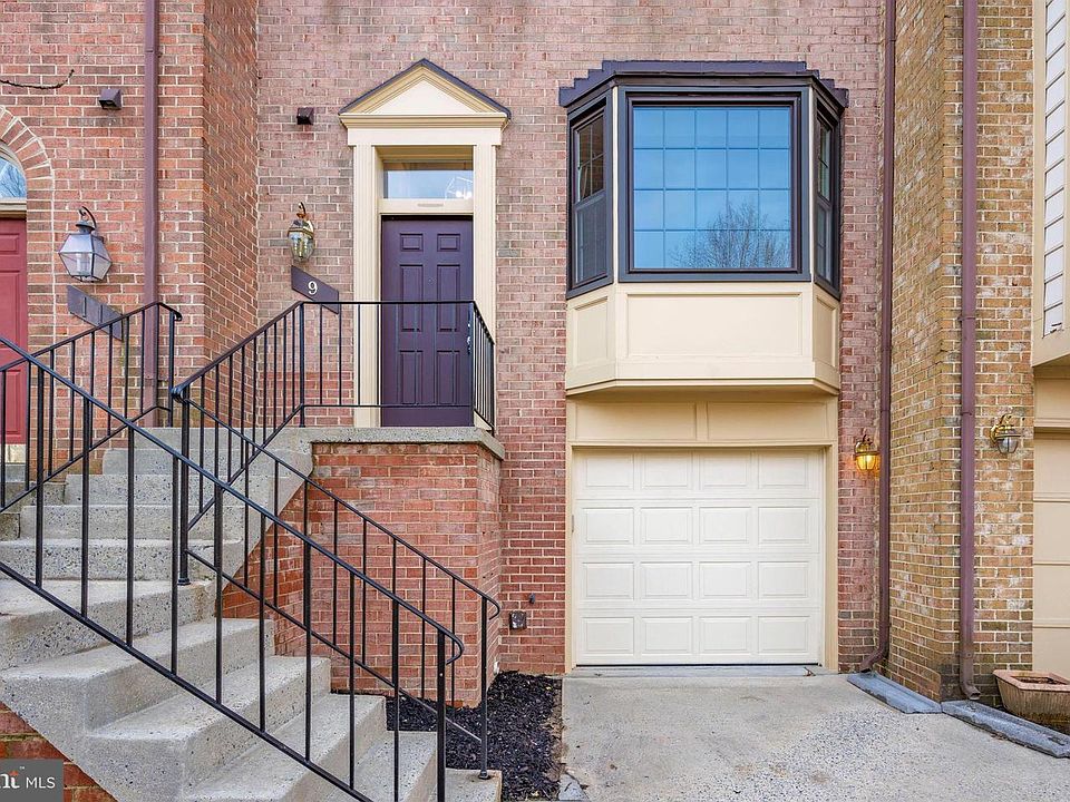 1st image of 9 Lynn Manor Ct