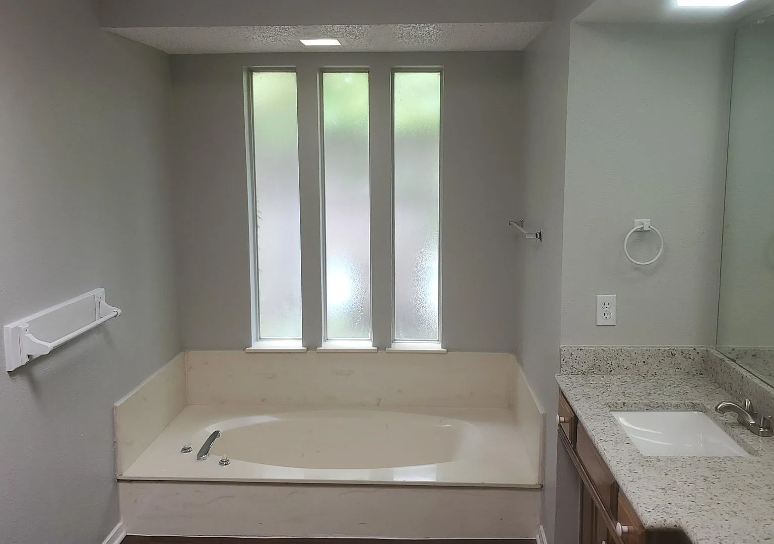 Great Garland Home! Move in ready — Photo 4