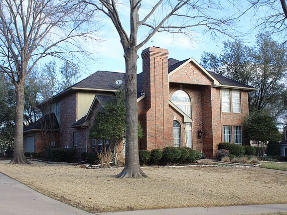 3rd image of 2341 Fairway Cir