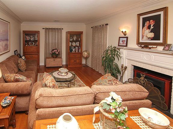 4th image of 332 Livingstone Pl