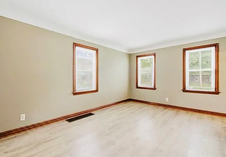 242 S Hartnett Ave — Photo 8