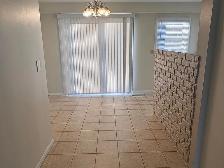 3504 Oakview Dr — Photo 6