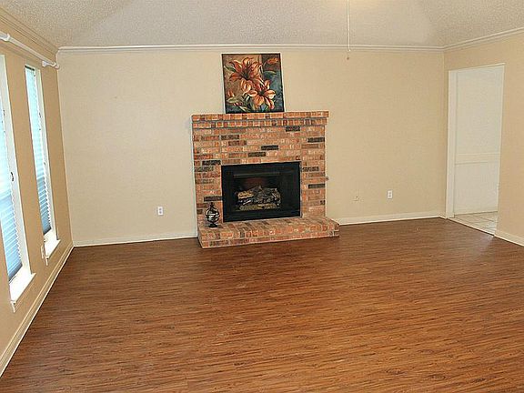 2nd image of 2822 S Peach Hollow Cir