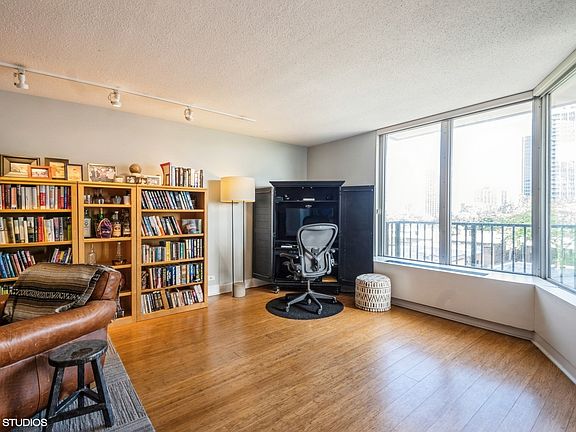 3rd image of 4170 N Marine Dr APT 7M