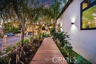 1145 S Longwood Ave — Photo 14