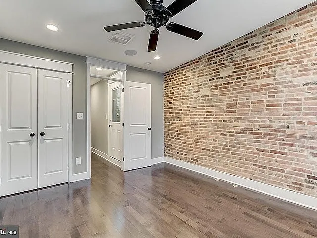 3426 Dillon St — Photo 7